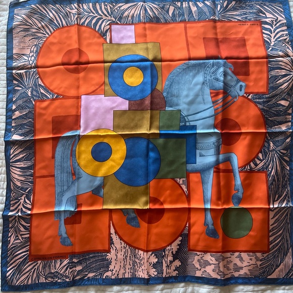 Hermes 90cm 100% silk Cavalier en formes - Picture 5 of 7